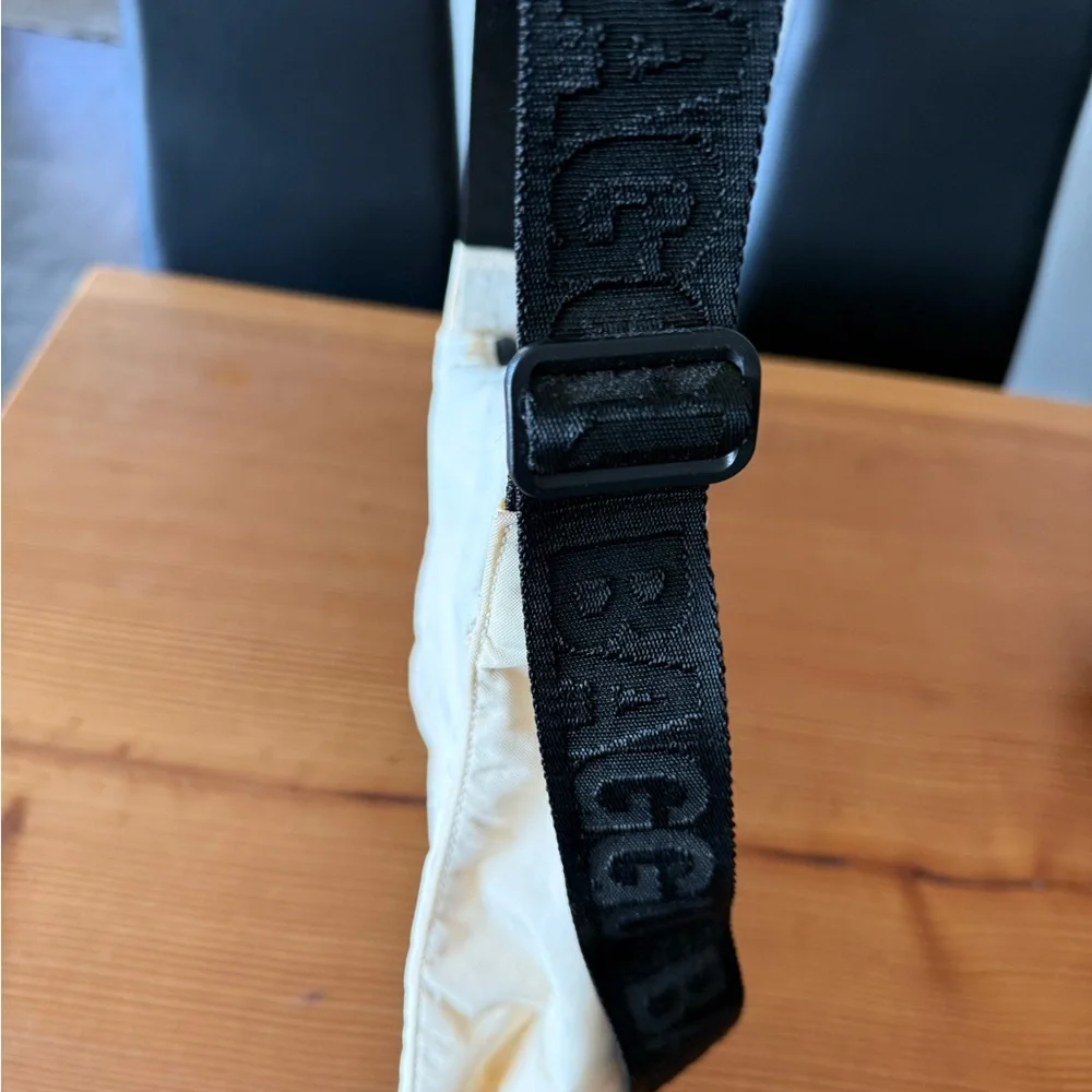 Baggu Cream Crossbody Bag - Picture 5 of 8